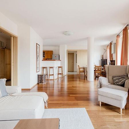 Bright And Spacious Penthouse W/ Terrace & Parking Budapest Eksteriør billede
