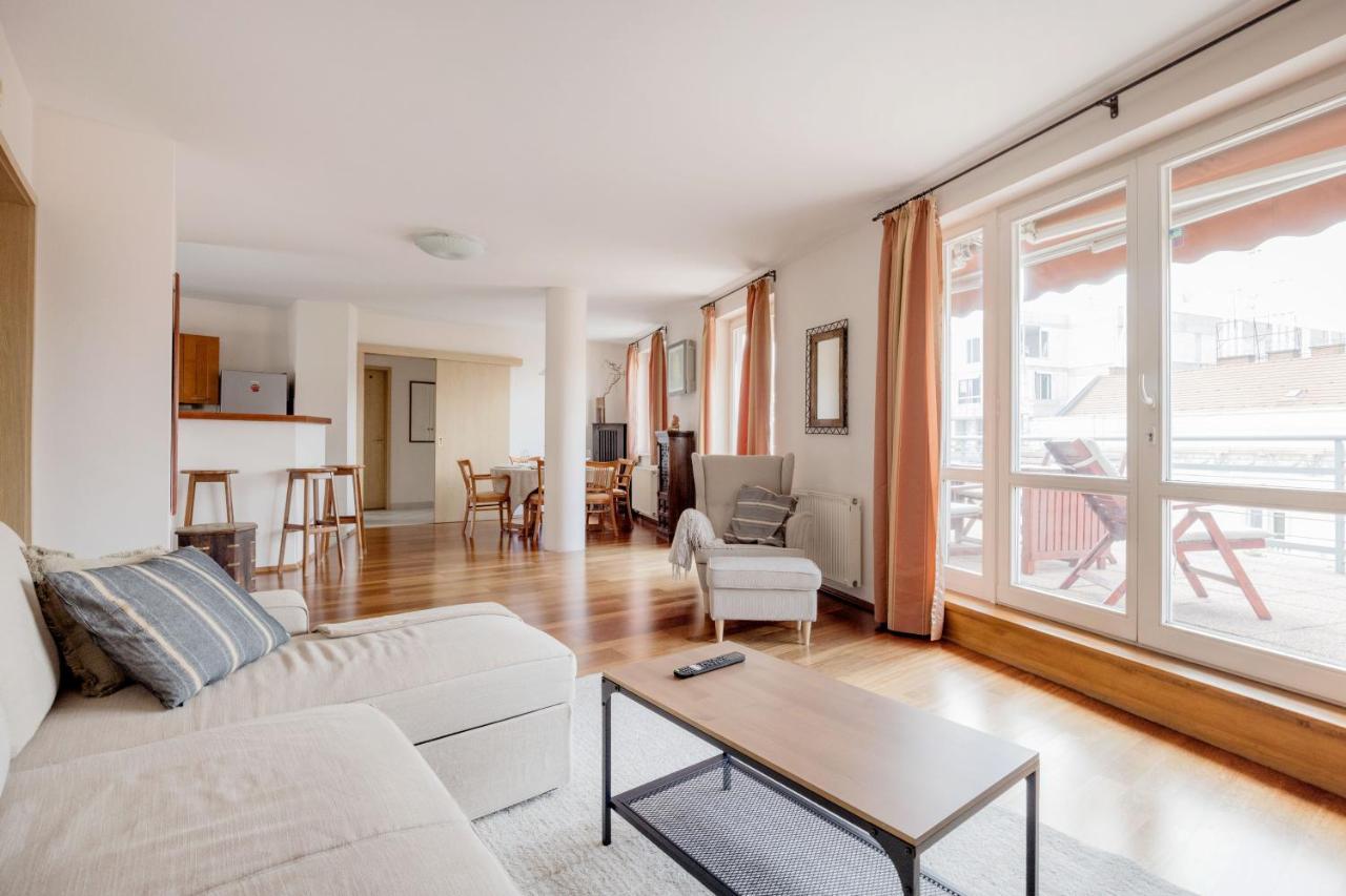 Bright And Spacious Penthouse W/ Terrace & Parking Budapest Eksteriør billede