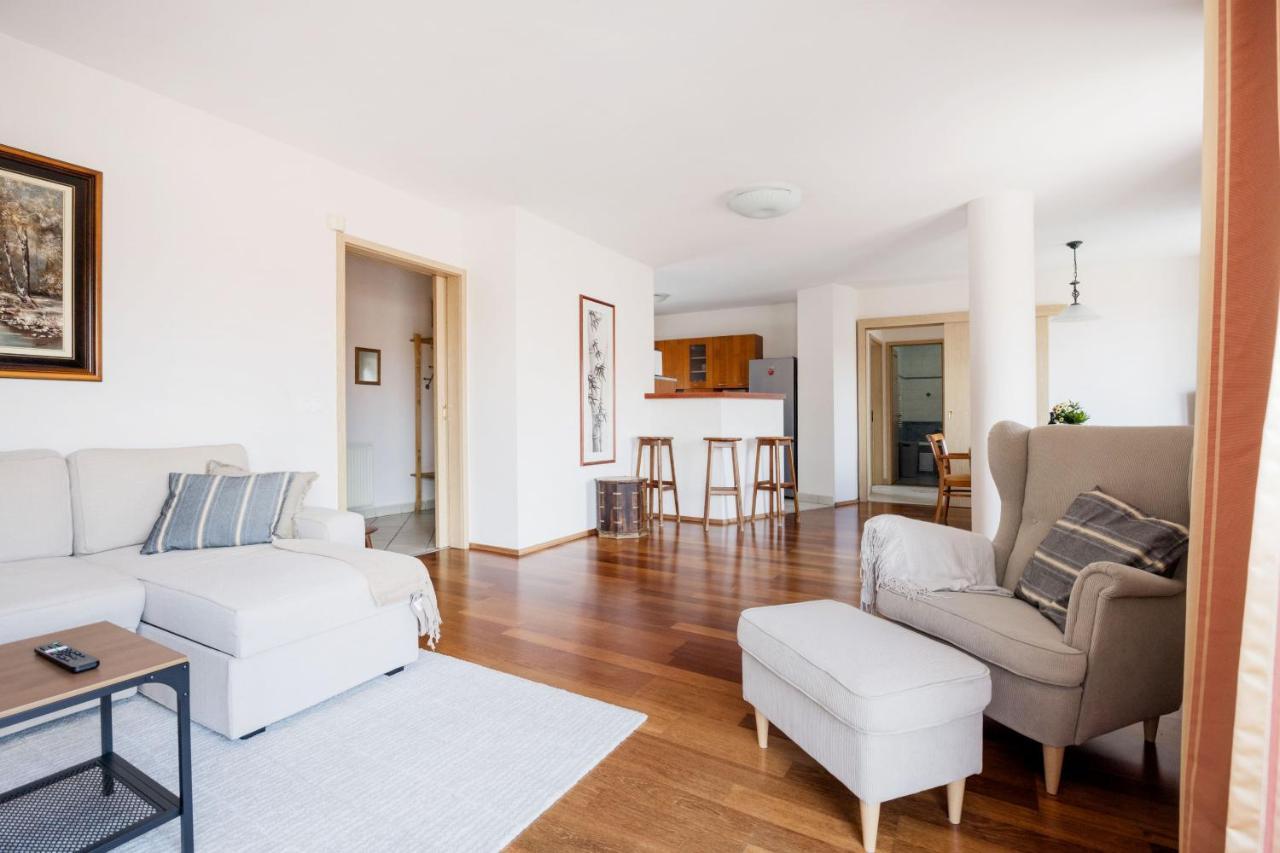 Bright And Spacious Penthouse W/ Terrace & Parking Budapest Eksteriør billede