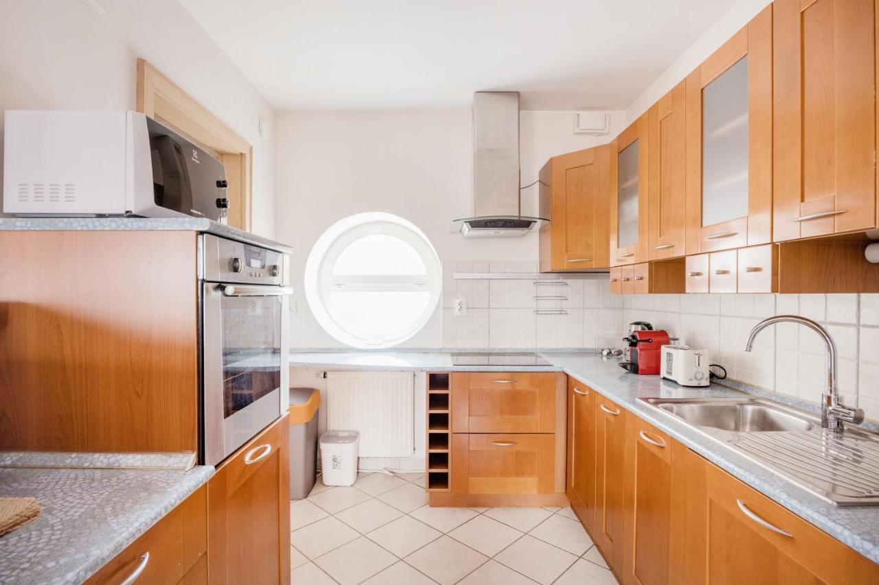 Bright And Spacious Penthouse W/ Terrace & Parking Budapest Eksteriør billede
