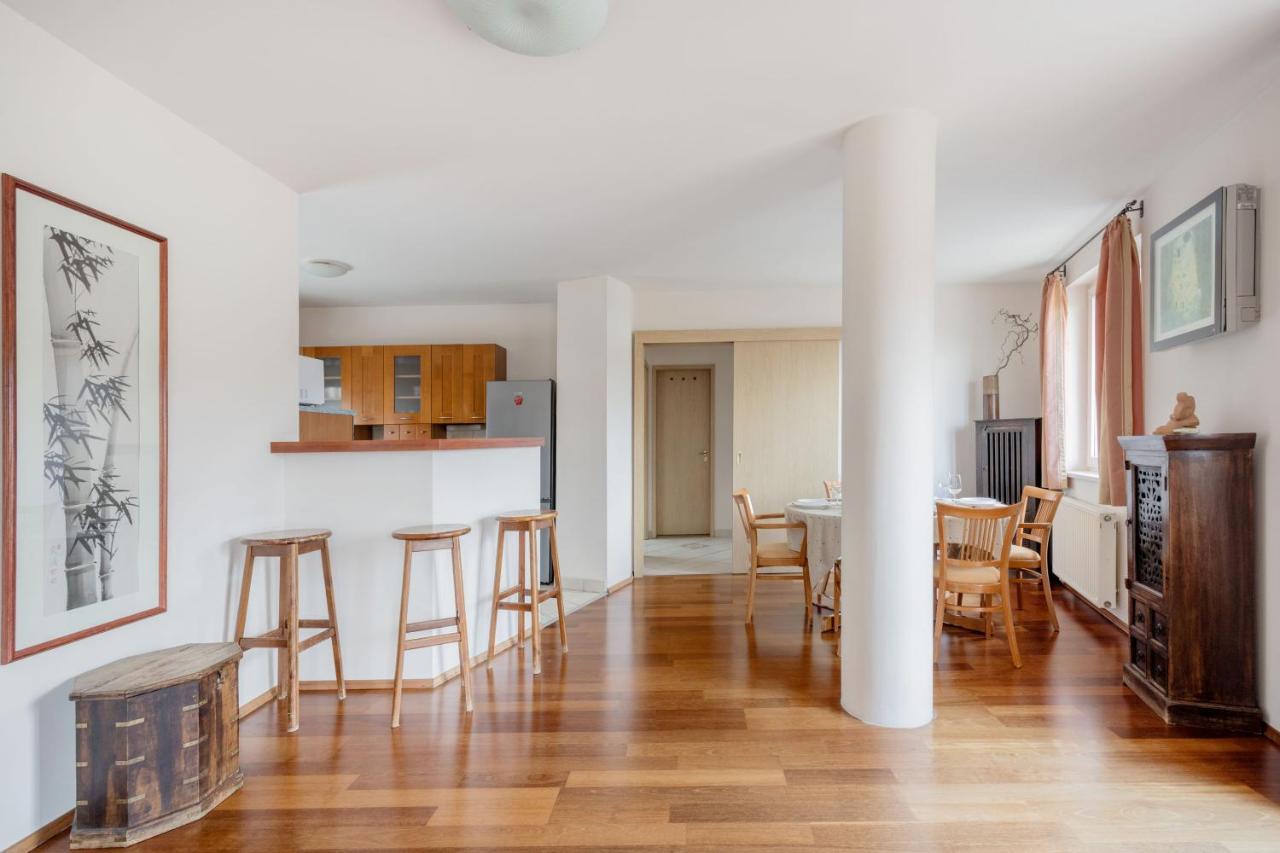 Bright And Spacious Penthouse W/ Terrace & Parking Budapest Eksteriør billede