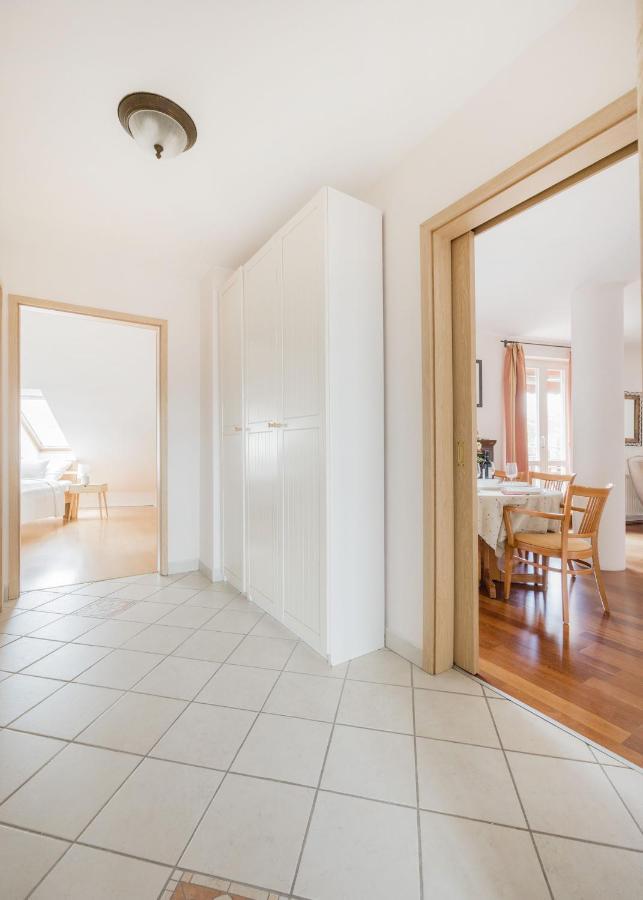 Bright And Spacious Penthouse W/ Terrace & Parking Budapest Eksteriør billede